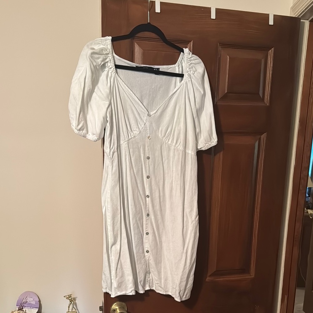 Elegant White Puff Sleeve Dress
